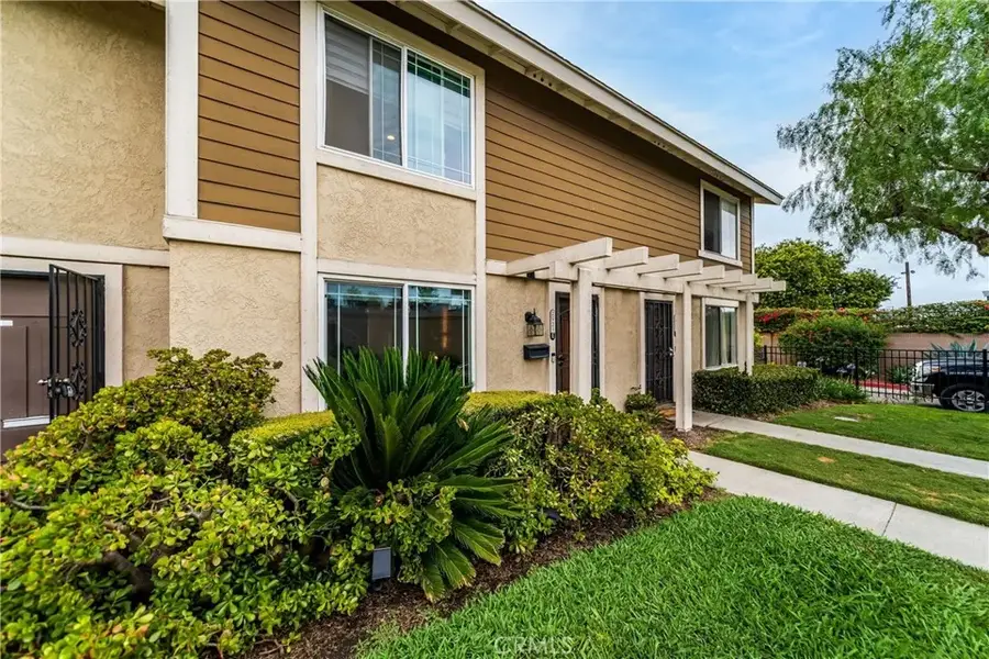 2921 S Sycamore St #E, Santa Ana, CA 92707 - #3
