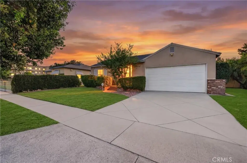 6724 De Celis Place, Lake Balboa, CA 91406 - #1