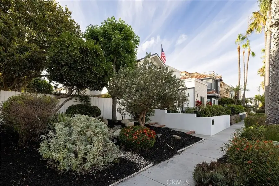 207 21st, Huntington Beach, CA 92648 - #3