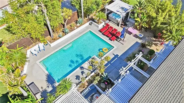 17982 Dellglen Circle, Huntington Beach, CA 92647
