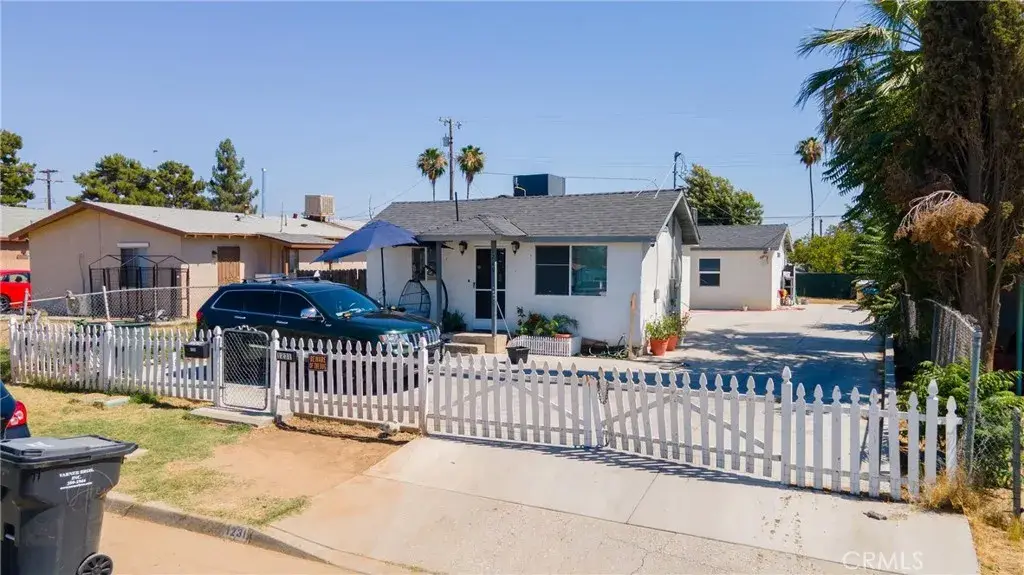 1229 Jeffrey, Bakersfield, CA 93305 - #1