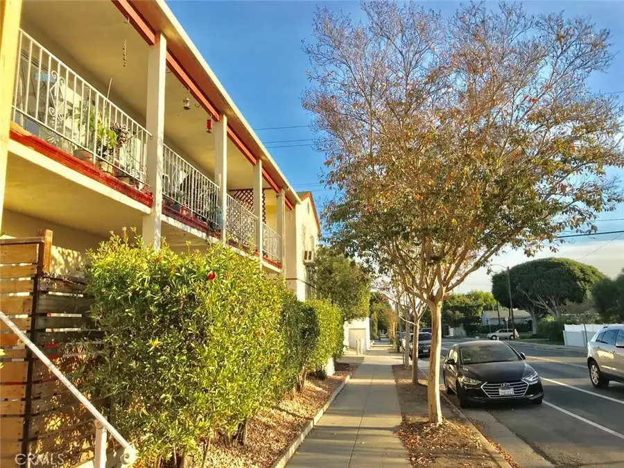 2302 Oak Street, Santa Monica, CA 90405 - #2