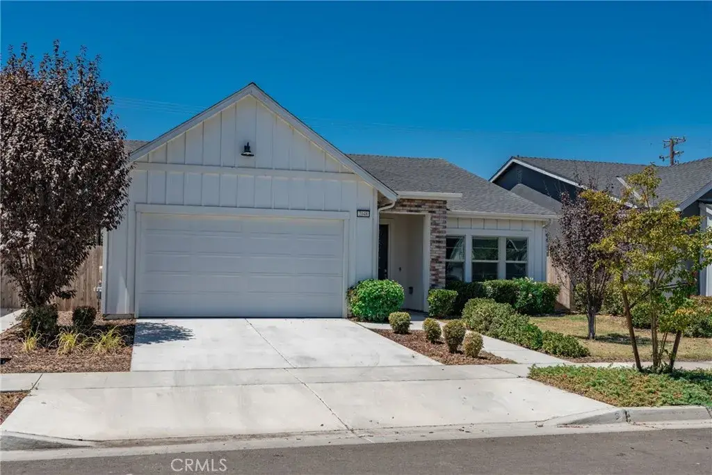 2048 N Mitchell Street, Hanford, CA 93230 - #1