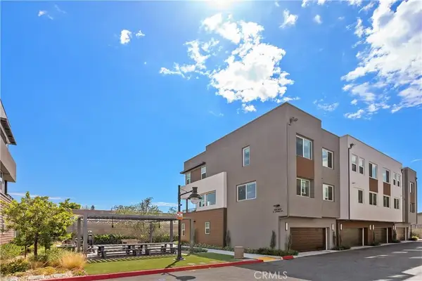 651 S Lyon Street, Santa Ana, CA 92701