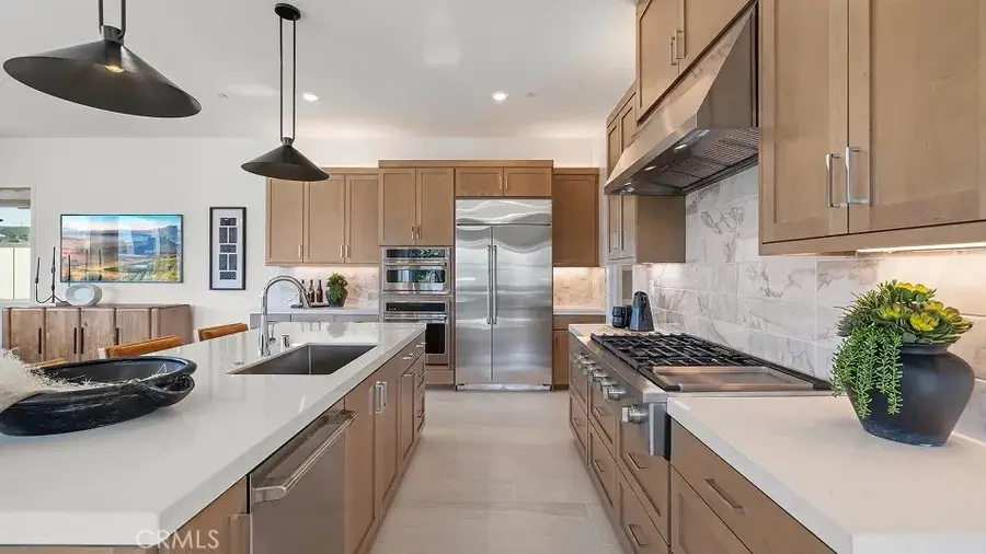 613 Eureka Drive, Santa Paula, CA 93060 - #2