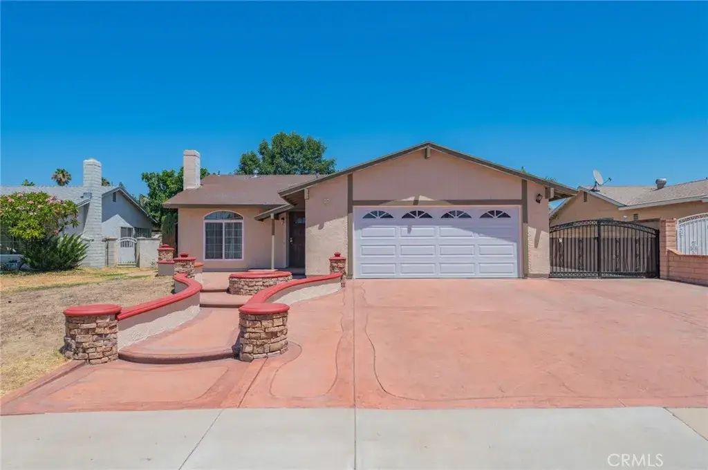 545 E Spruce St, Ontario, CA 91761 - #1