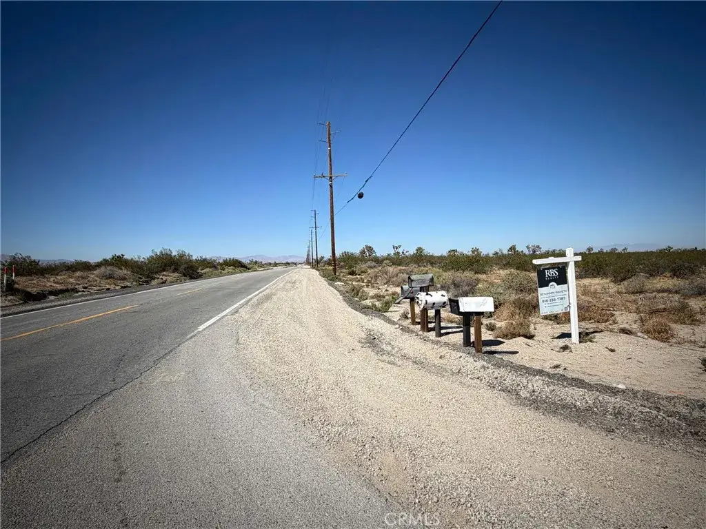 140 140th, Sun Village, CA 93543 - #1