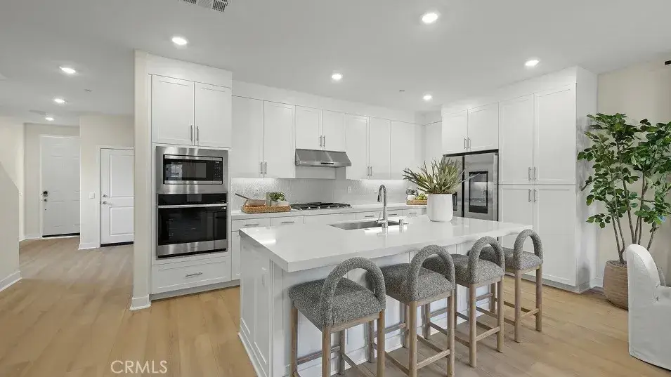 2014 Pyrenes Place, Santa Paula, CA 93060 - #1