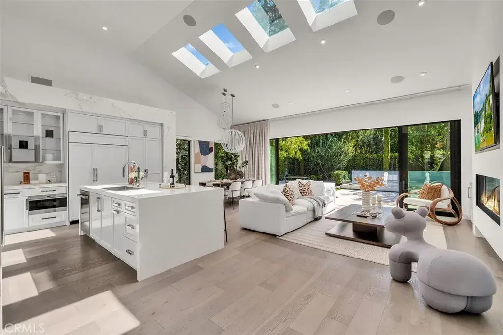 10 Rue Cannes, Newport Beach, CA 92660 - #1