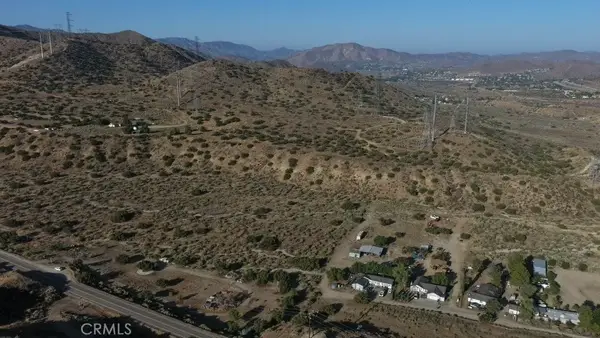 108 Angeles Forest, Palmdale, CA 93550