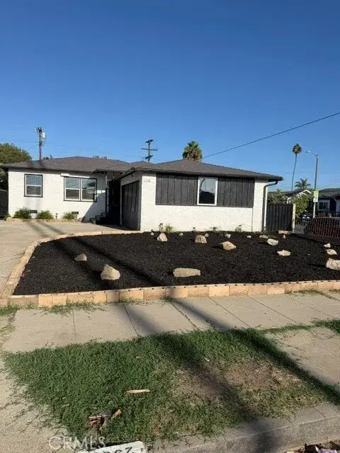 2960 8th Avenue, Los Angeles, CA 90018