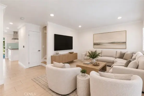 3165 College, Costa Mesa, CA 92626
