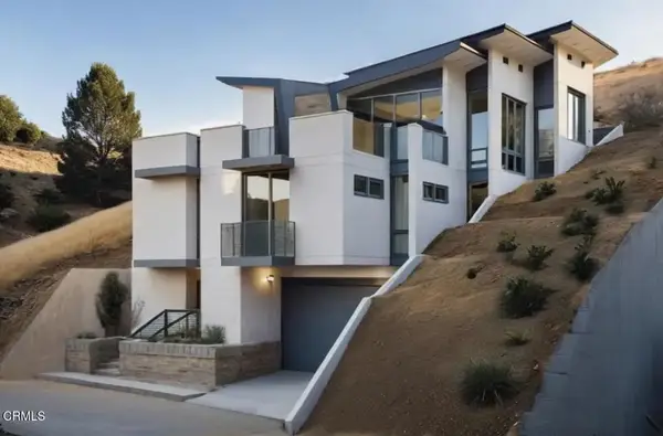 1932 Phillips, Los Angeles, CA 90042