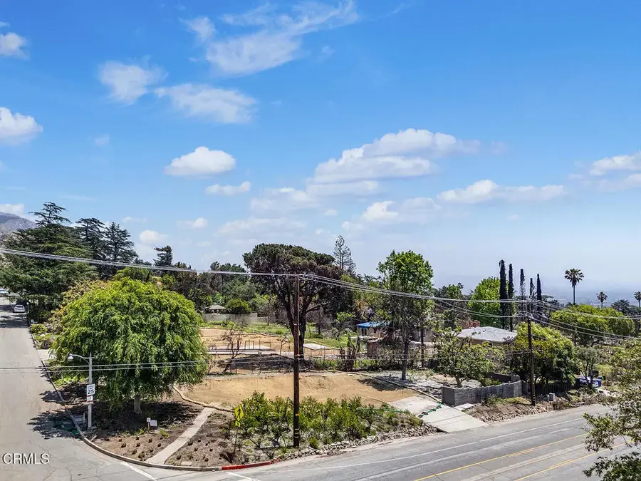900 E Mount Curve Ave, Altadena, CA 91001 - Image #2