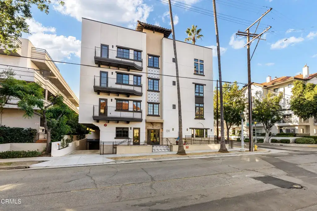 139 S Oak Knoll Avenue #204, Pasadena, CA 91101 - Image #1