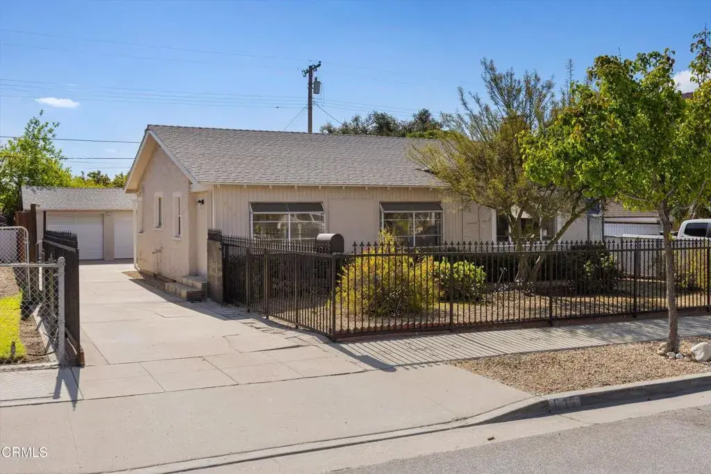 614 N Lemon Avenue, Azusa, CA 91702 - #1