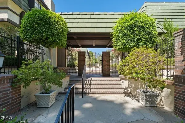 885 S Orange Grove Boulevard #20, Pasadena, CA 91105