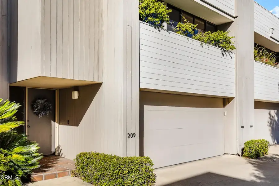 209 N Grand Avenue, Pasadena, CA 91103 - #2