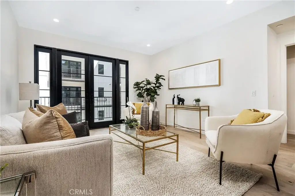 1333 S Orange Grove Avenue #201, Los Angeles, CA 90019 - Image #1