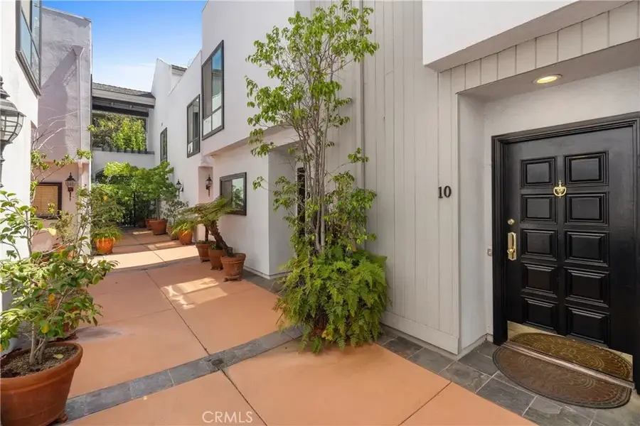 10933 Wellworth Avenue #10, Los Angeles, CA 90024 - #3