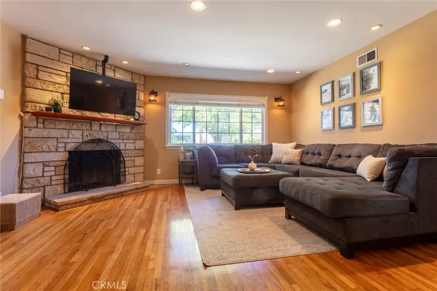 9433 Geyser Avenue, Northridge, CA 91324 - #2