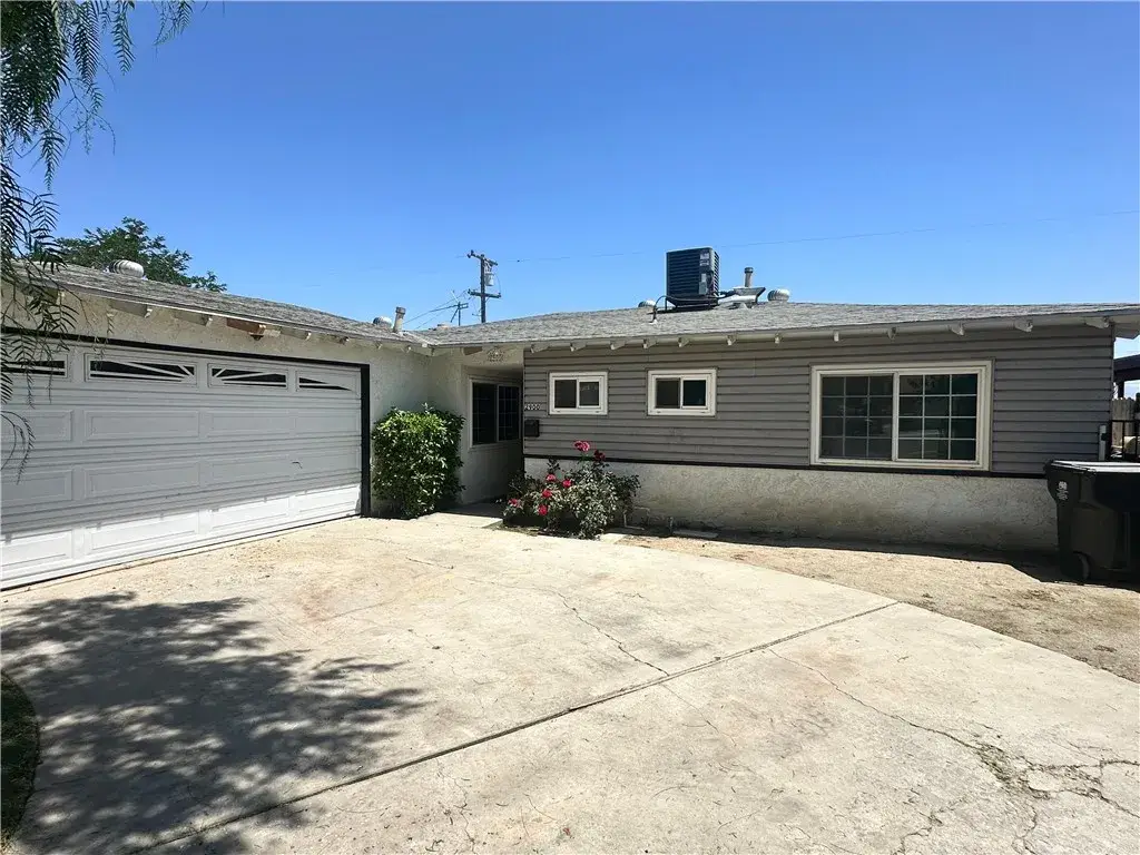 2900 Dore, Bakersfield, CA 93304 - #1