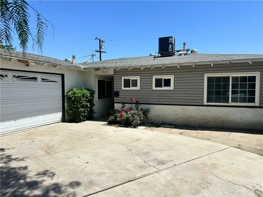 2900 Dore, Bakersfield, CA 93304 - #2