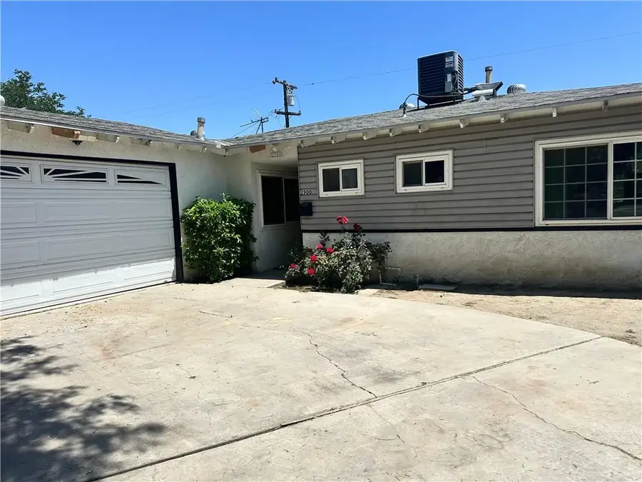 2900 Dore, Bakersfield, CA 93304 - #3