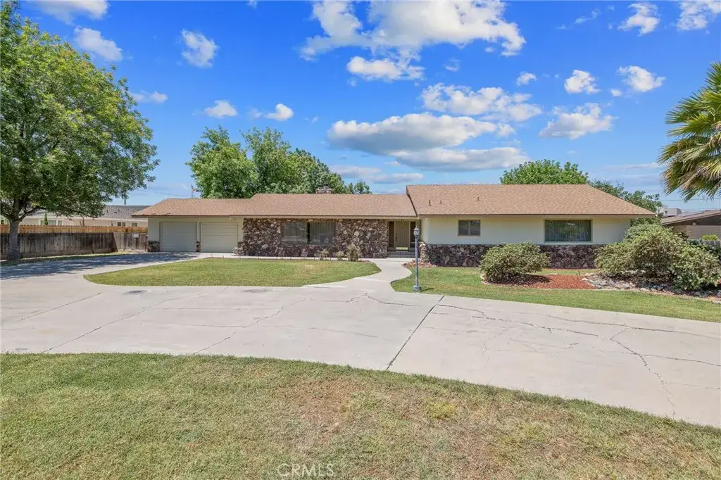 8640 12th, Hanford, CA 93230 - #1
