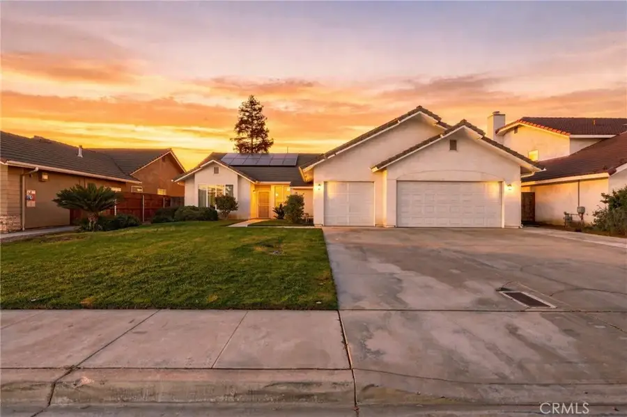 1601 N Eaton, Dinuba, CA 93618 - #2