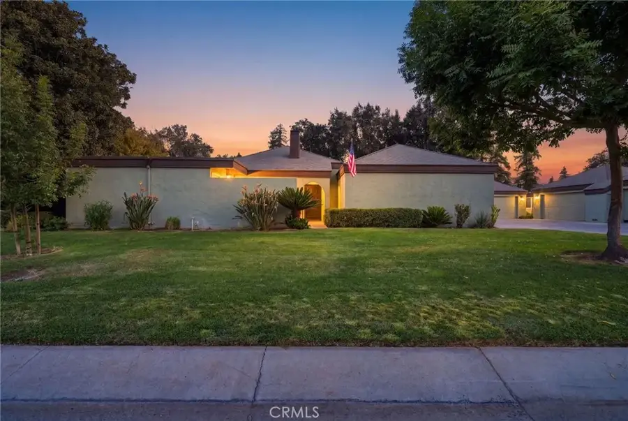 2950 W Border Links Drive, Visalia, CA 93291 - #2