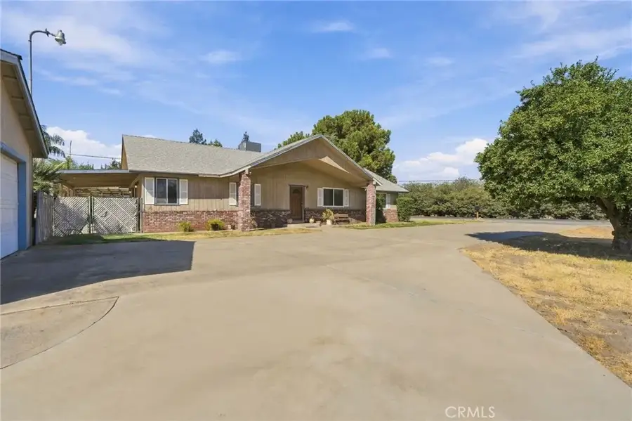 2143 W Linda Vista Avenue, Porterville, CA 93257 - #3