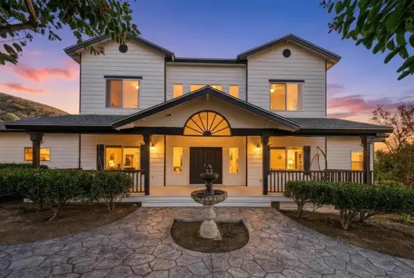 1925 Robinhood Road, Vista, CA 92084