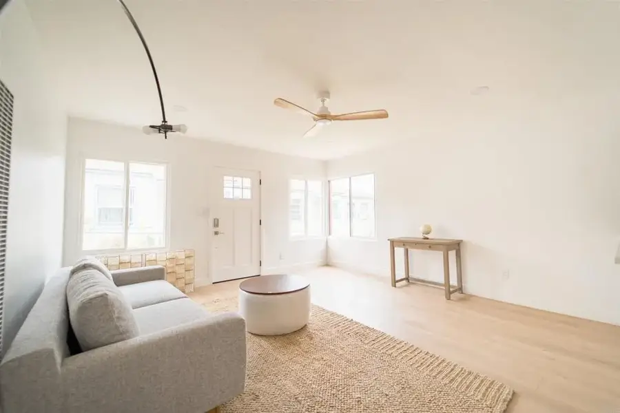 1452 Missouri Street, San Diego, CA 92109 - Image #3