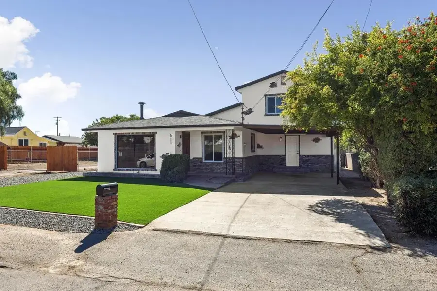 611 9th Street, Ramona, CA 92065 - #2