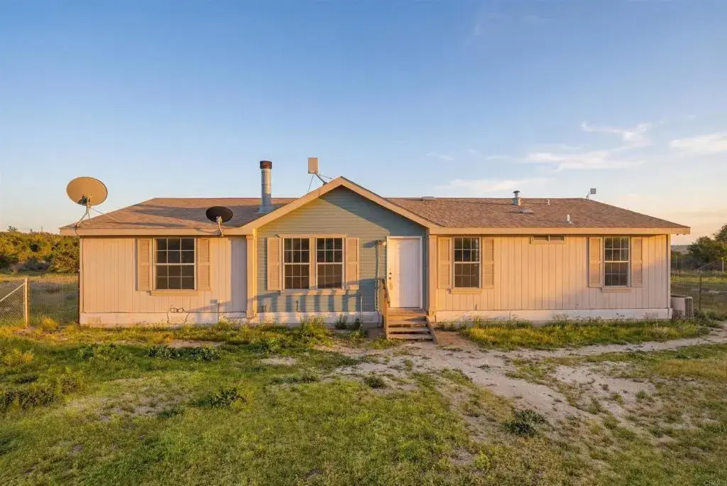 909 Tierra De Luna, Boulevard, CA 91905 - #1