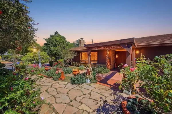 2807 S Grade Road, Alpine, CA 91901