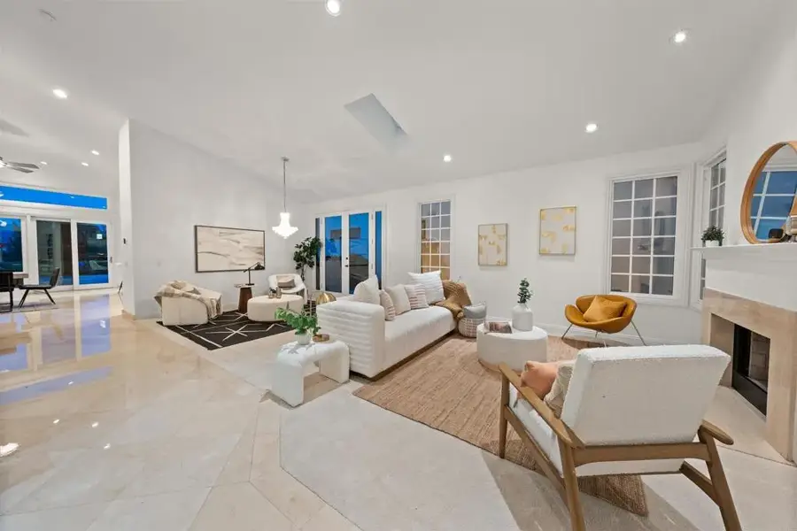 12055 Tretagnier Circle, San Diego, CA 92128 - #3