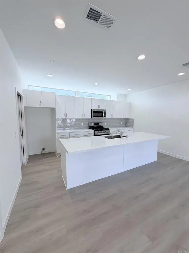 2244 Calle Chanate, San Diego, CA 92139 - #3