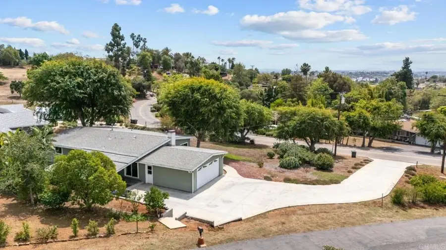 2091 Warmlands Ave, Vista, CA 92084 - #2