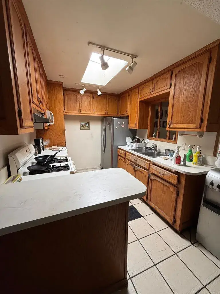 107 E Oxford Street, Chula Vista, CA 91911 - #2