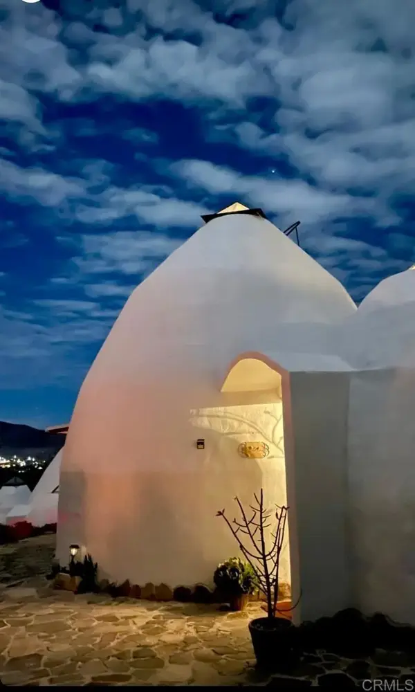 5 Calle Colibri, Outside Area (outside U.s.) Foreign Country, CA 88888