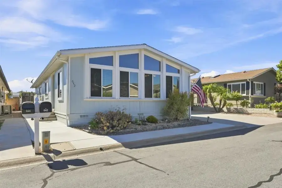 642 Via Costa Rica, Vista, CA 92081 - #2