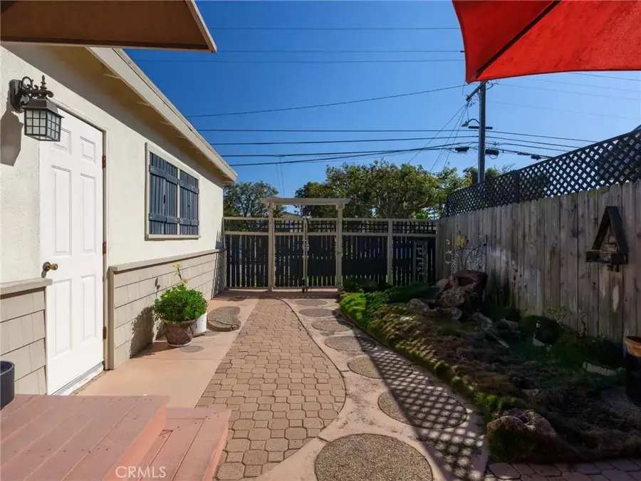 2205 Pacific Ave, Manhattan Beach, CA 90266 - #2