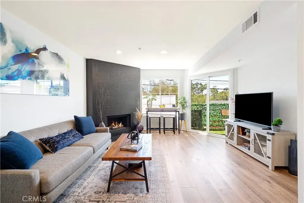 707 W 4th #8, Long Beach, CA 90802 - #1