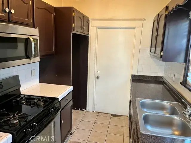 220 W Colden Avenue, Los Angeles, CA 90003 - Image #3