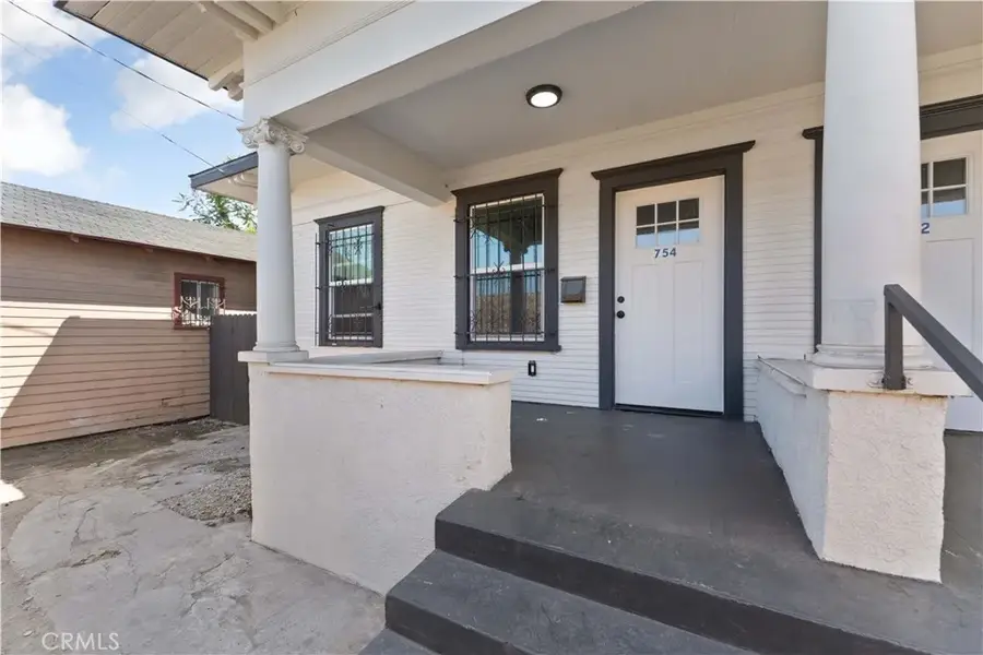 752 E 17th Street, Los Angeles, CA 90021 - Image #2