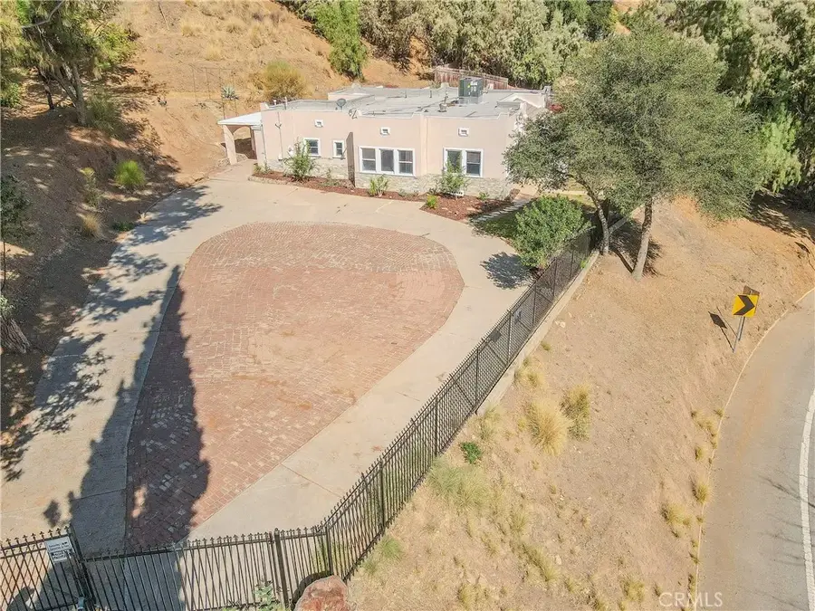 986 W Marshall Boulevard, San Bernardino, CA 92405 - Image #2