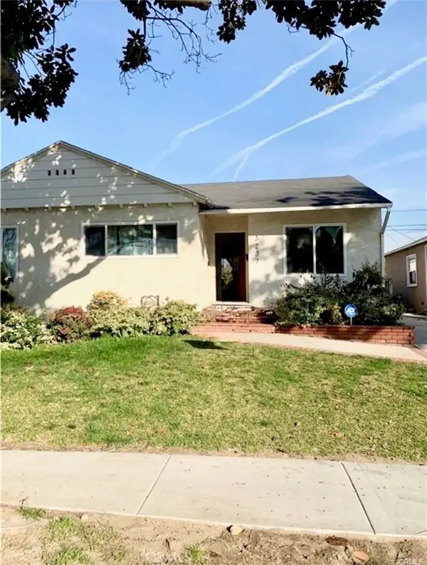 3237 Del Amo Boulevard, Lakewood, CA 90712