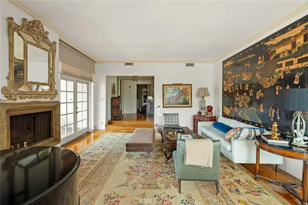 370 S Elm #2, Beverly Hills, CA 90212 - Image #1